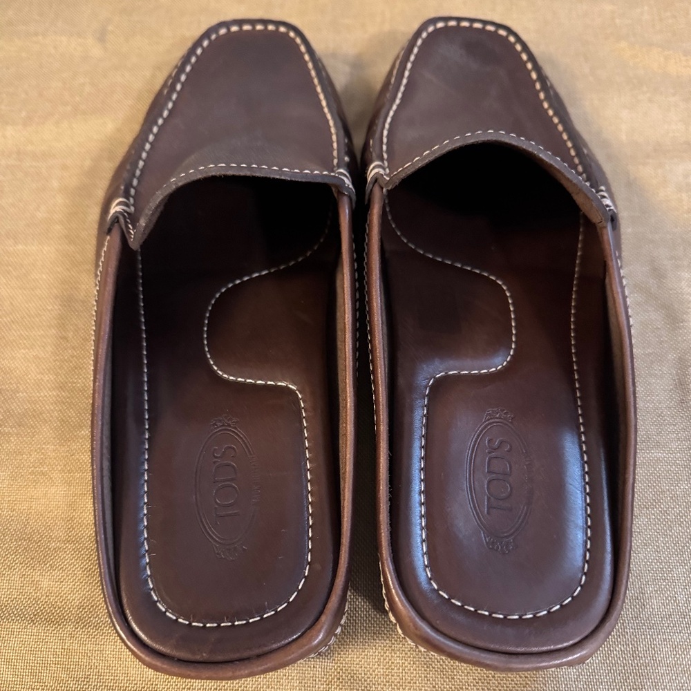 Tod's Slip On Leather Driving Loafers - Picture 6 of 6